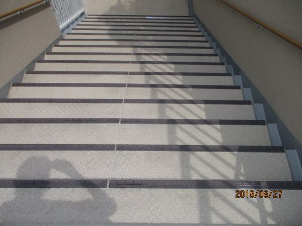 千葉県　マンション　階段清掃